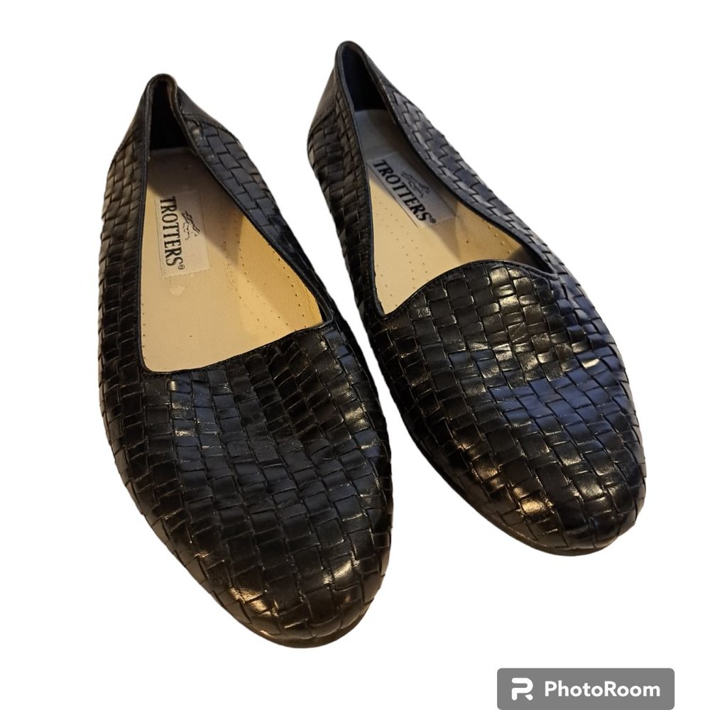 Black Woven Leather trotters Wide Width shoe size 8.5